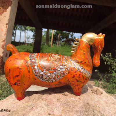 Tượng sơn mài Cẩm Mã