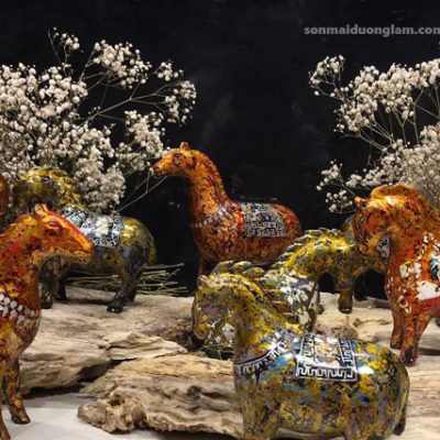 Tượng sơn mài Mã Vũ Giữa Rừng Trắng
