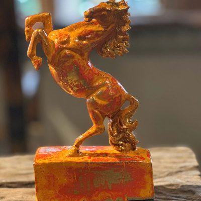 Tượng sơn mài Xích mã lăng không